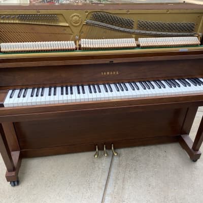 Yamaha upright piano 44'' image 2