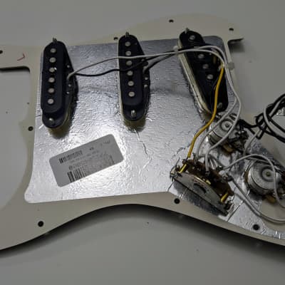 Fender Pre-Wired Strat Pickguard, Hot Noiseless Pickups SSS image 6