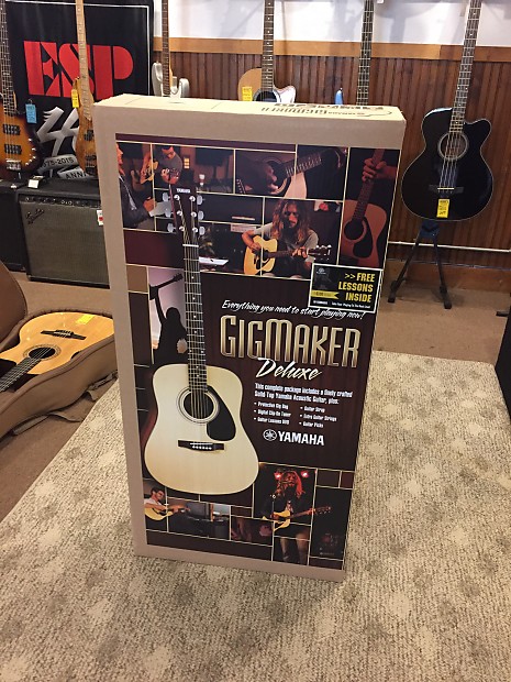 Yamaha Gigmaker Deluxe Acoustic Guitar Pack Natural image 1
