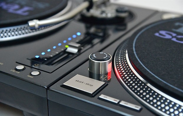 2 RARE TECHNICS SL-1200 MK5G In Excellent Condition w 2 RARE TECHNICS SL-1200 MK5G In Excellent Condition w