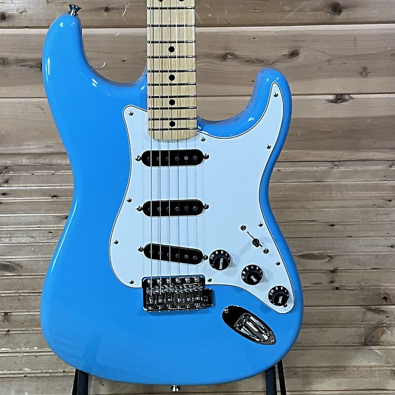 Maui　Blue　Electric　in　International　Japan　Made　Guitar　Color　Stratocaster　Limited　Fender　Reverb