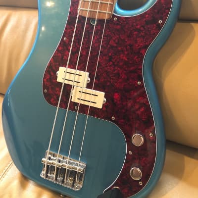 Fender Player Precision Bass in Tidepool Bue w/ Red Tortoise Shell