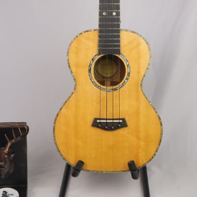 custom soild bearclaw spruce acacia koa back tenor ukulele withkamaka string &pickup and bag image 4