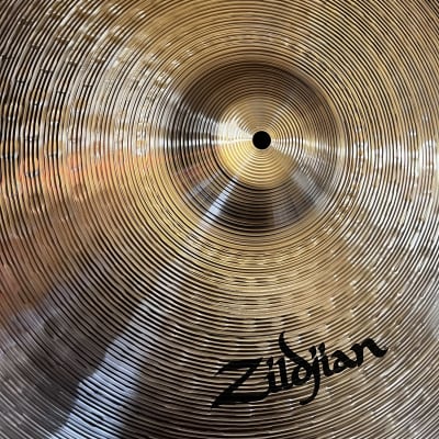 (MINT) Zildjian 22" I Family Ride Cymbal - Traditional image 2