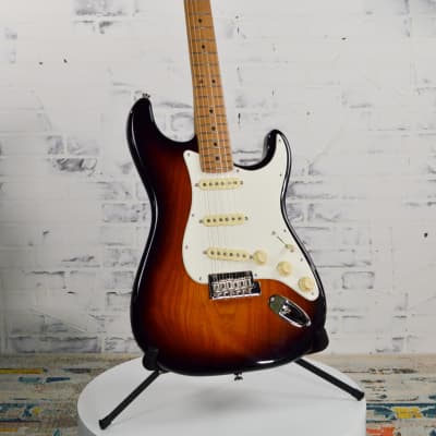 New Limited Edition Fender American Professional II Stratocaster Electric Guitar 2 Tone Sunburst w/Case image 3