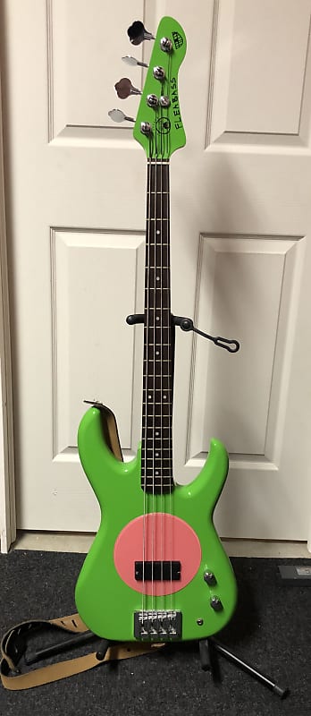 FleaBass Model 32 “Punk” Bass