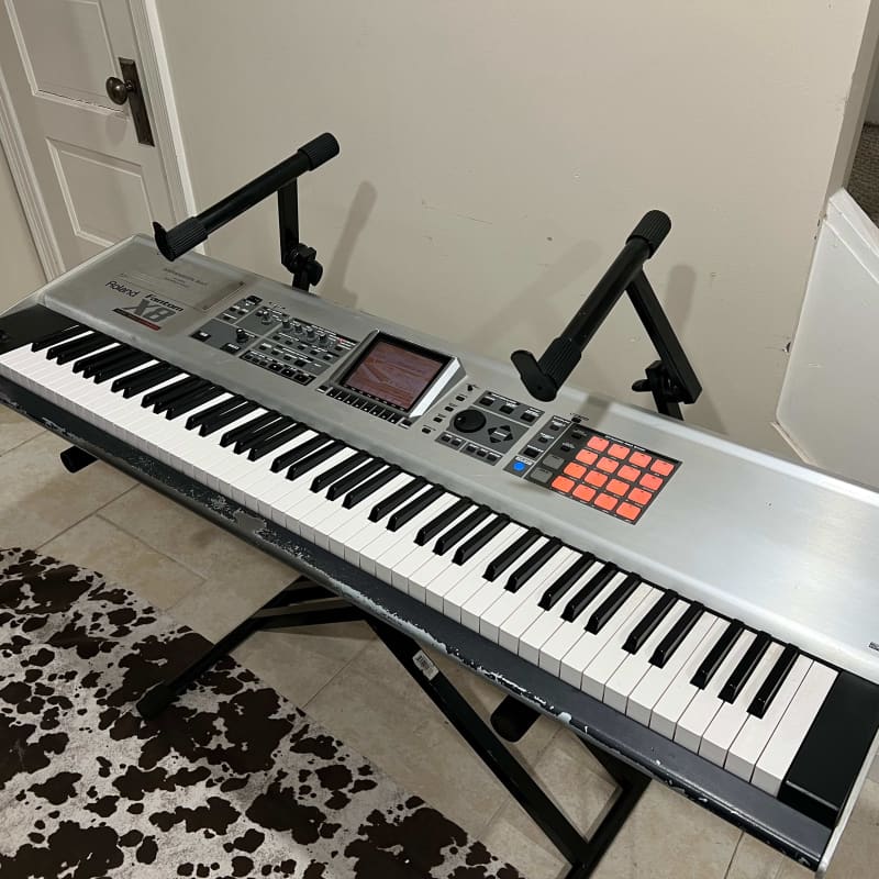 ROLAND FANTOM G8 WORKSTATION KEYBOARD SYNTHESIZER IN AMAZING SHAPE