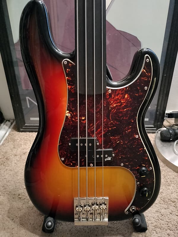 Mij Fretless P Bass Reverb