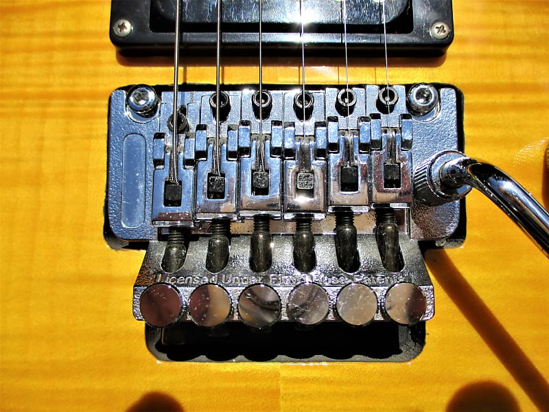 Wasburn RX-25 Guitar, 2010. Sunburst. 3 Pu's, Licensed Floyd Wasburn RX-25 Guitar, 2010. Sunburst. 3 Pu's, Licensed Floyd