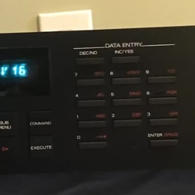 Roland S-550 Digital Sampler - Free shipping US & Canada