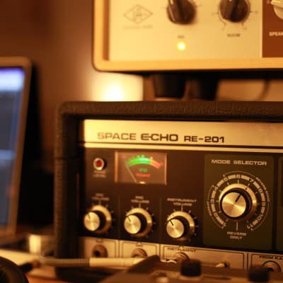 Roland RE-201 Space Echo Tape Delay / Reverb 1974 - 1988 - Black