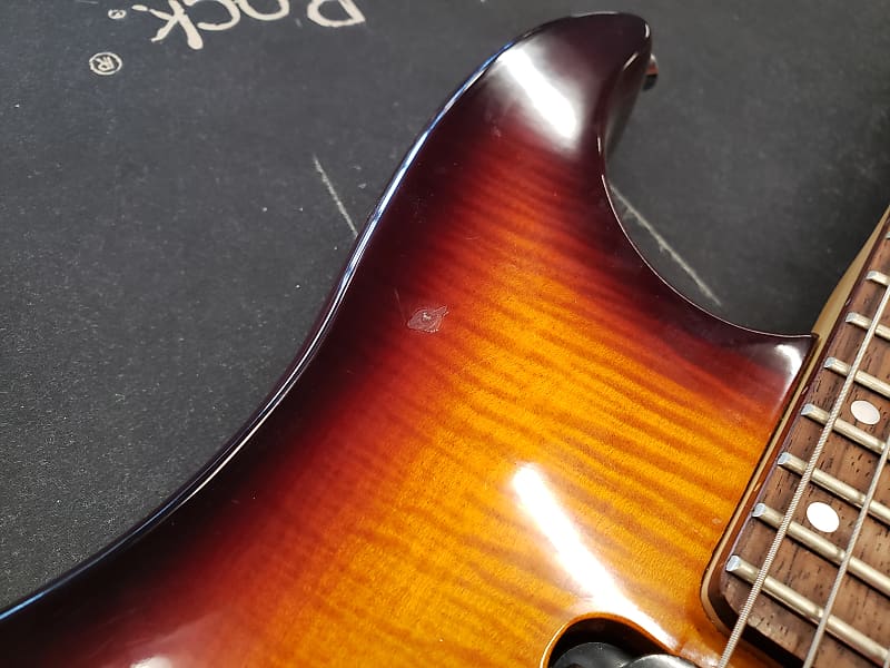 Washburn MG-701 Mercury Deluxe Plus Sunburst Flame Top Washburn MG-701 Mercury Deluxe Plus Sunburst Flame Top