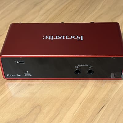 Focusrite Scarlett 2i2 3rd Gen USB Audio Interface 2019 - Present - Red / image 2
