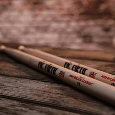 Vic Firt American Classic® 2B Drumsticks | Wood Tip image 2