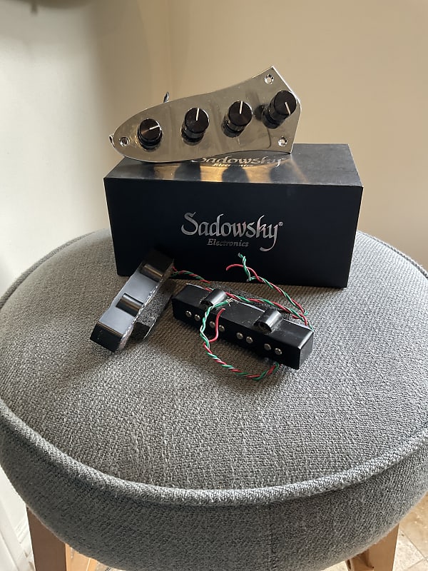 Sadowsky Onboard Preamp with (4string) Jazz Bass Pups Reverb