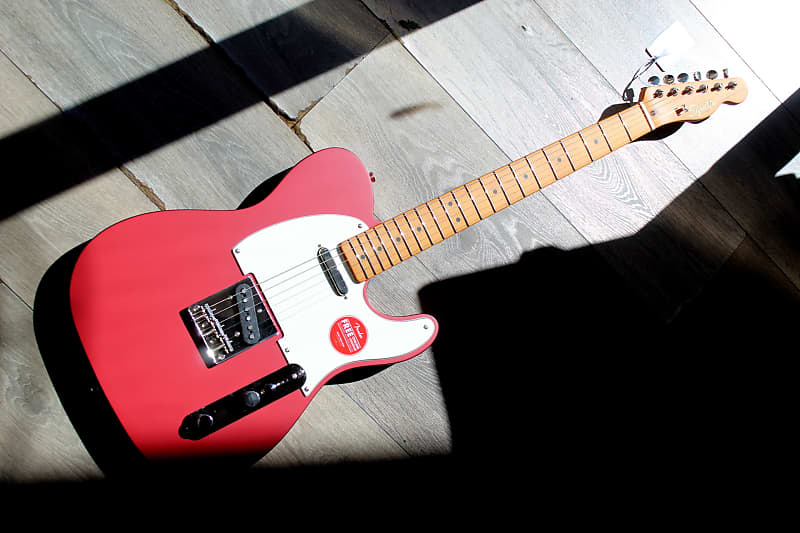 SQUIER Limited Edition Classic Vibe '60s Custom Telecaster, Maple Fingerboard, Parchment Pickguard, Satin Dakota Red, 3, 72 KG image 1