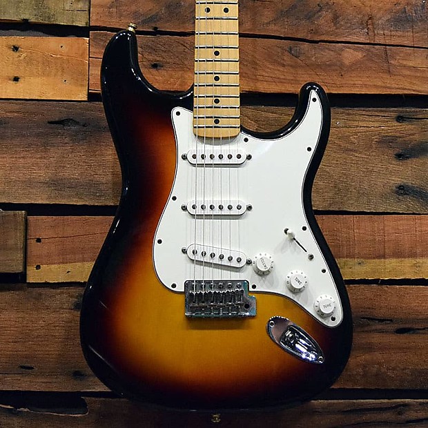 Fender Mexican Stratocaster 2009 3 Tone Sunburst