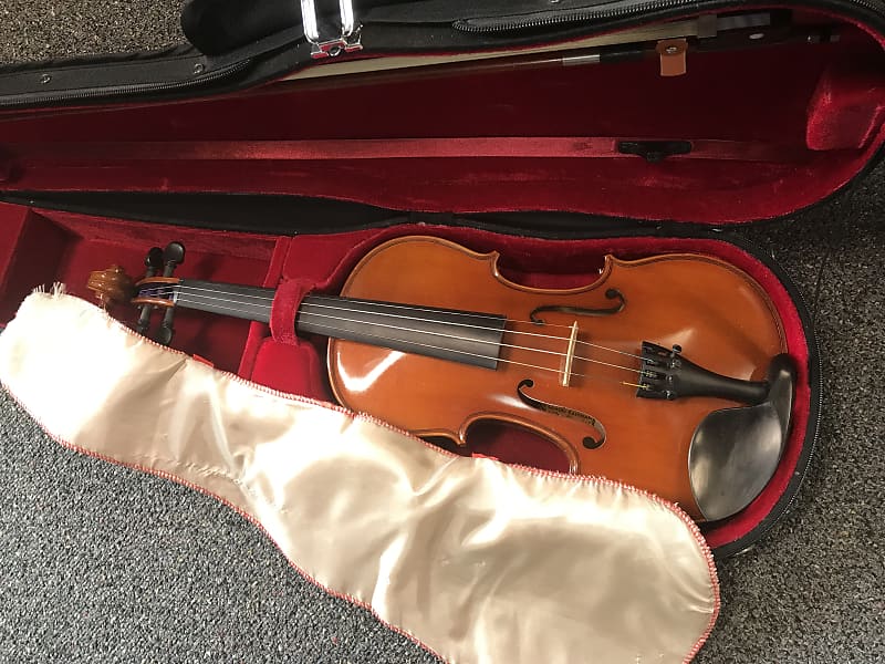 Samuel Eastman model VL80 violin excellent with original case and bow in  excellent condition