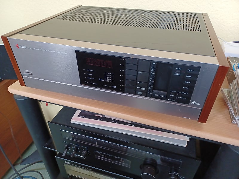 Kyocera R-861 Quartz Synthesized AM/FM Receiver- with hot phono Input,Made in Japan