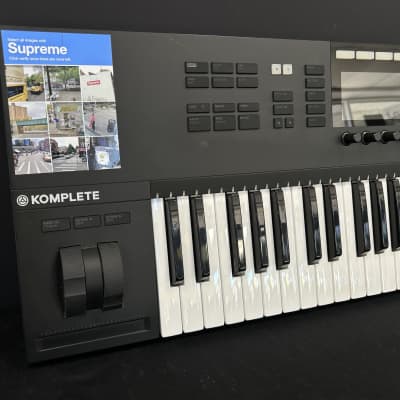 Native Instruments Komplete Kontrol S49 Mk2 - Black | Reverb Canada