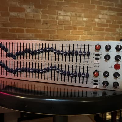 KLARK TEKNIK DN370 ステレオ30バンドグラフィックイコライザー
