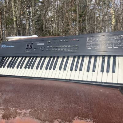 Roland D-10 61-Key Multi-Timbral Linear Synthesizer 1988 - 1992 - Black