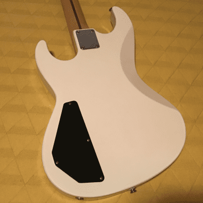 Fender Prodigy 4 String Active Bass 1991 / 1993 White image 5