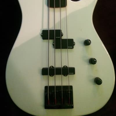 Larrivee Custom Fretless Bass Guitar 1985 Pearl White image 2