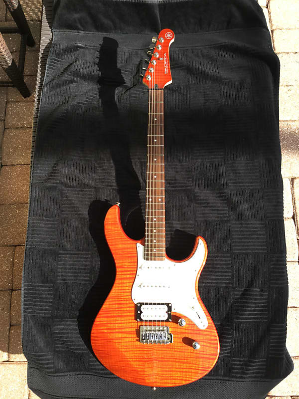 Yamaha Pacifica 212 VFM