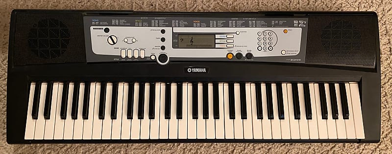 Yamaha PSR-E213 2007 Black includes music rest, power supply