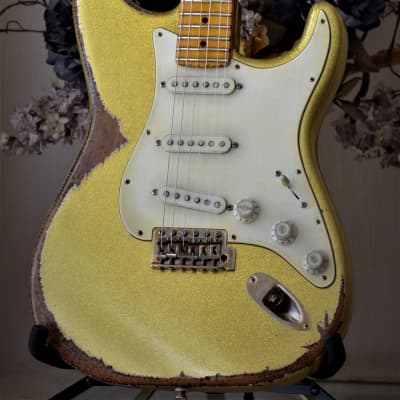 Fender Stratocaster Relic Gold Sparkle Nitro Texas Specials image 9