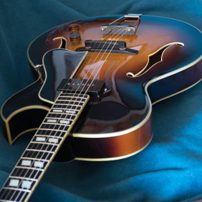 正規 Eastman AR175CE Blue Sapphire Guitar Electric Body Thin