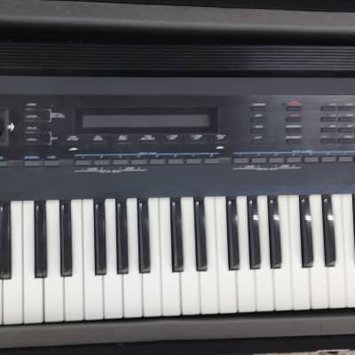 Roland D-50 61-Key Linear Synthesizer with hard case & memory card - Very Nice !