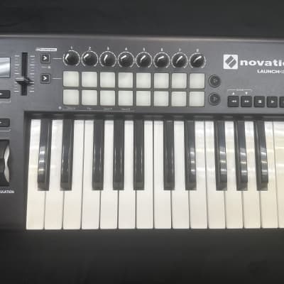 Novation Launchkey 25 MKII MIDI Keyboard Controller 2015 - 2020 - Black