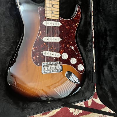Fender American Special Stratocaster 2014 - 2 color sunburst 60th Anniversary image 2