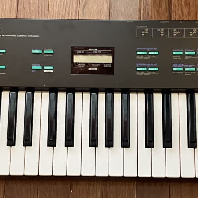 Yamaha DX27 Programmable Algorithm Synthesizer 1985 - Black
