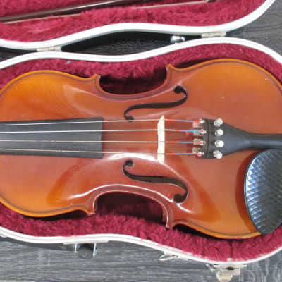 13" viola with case and bow for 9 - 12 year old.  Made in Romania image 2
