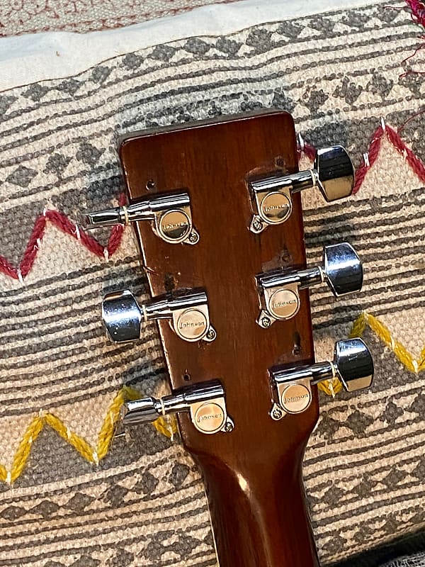 Yamaki YW-20 Square Shoulder Dreadnought Acoustic - Natural