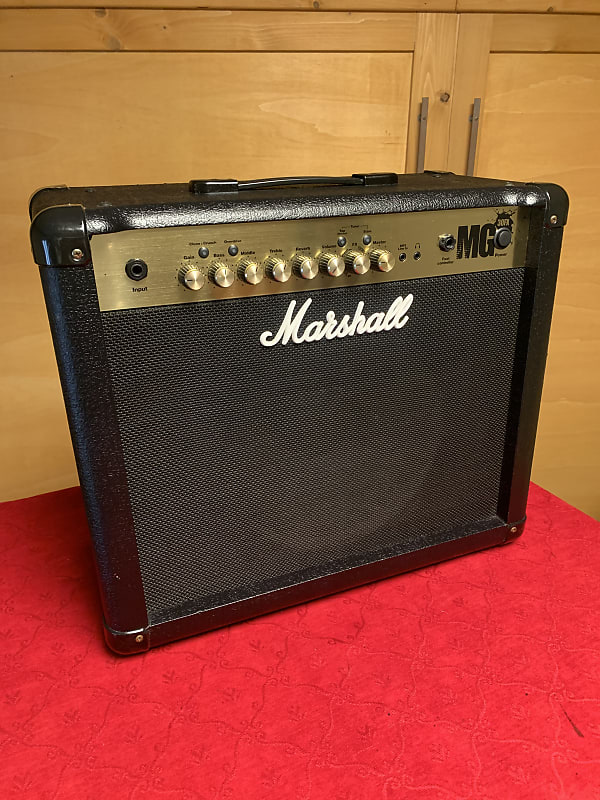 Amplificador Marshall MG30FX 30W