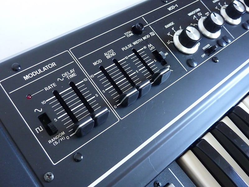 Roland SH-2 37-Key Synthesizer | Reverb