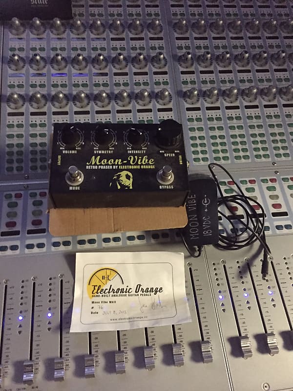 Electronic Orange Moonvibe David Gilmour univibe black and Reverb