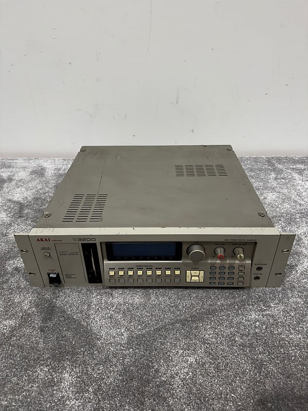 AKAI S3200XL デジタルサンプラー Akai S3200XL