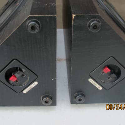 Memorex TRC-505 2 Way Corner Mount Speakers. One Pair image 15