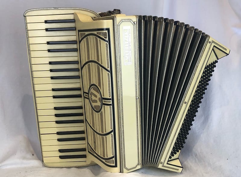 6882 - Cream Wurlitzer Piano Accordion LM 39 120 | Reverb