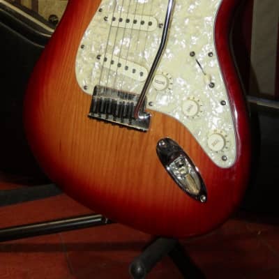 Pre-Owned 2005 American Deluxe Stratocaster Sienna Sunburst w/ Original Case image 1