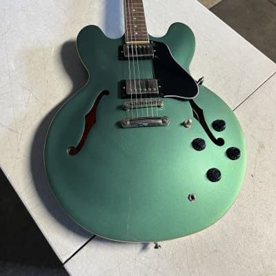 Epiphone ES-335 Traditional Pro Semi-Hollow Electric Guitar