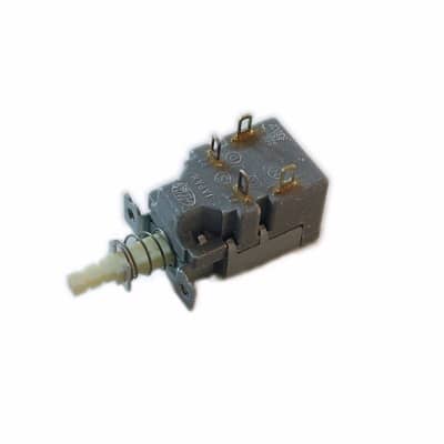 Roland - MK-60 , D-110 , DJ-70 , EM-2000 , G-600 , G-800 - Power switch