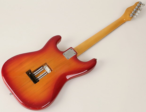 Buscarino Nova Strat 1990 s Cherry Sunburst