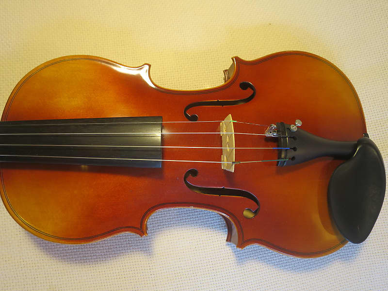 1988 Suzuki Violin No. 300, 4/4 Intermediate with Case - Near-Mint 