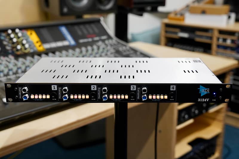 API 3124V 4-Channel Microphone/Line Preamp image 1